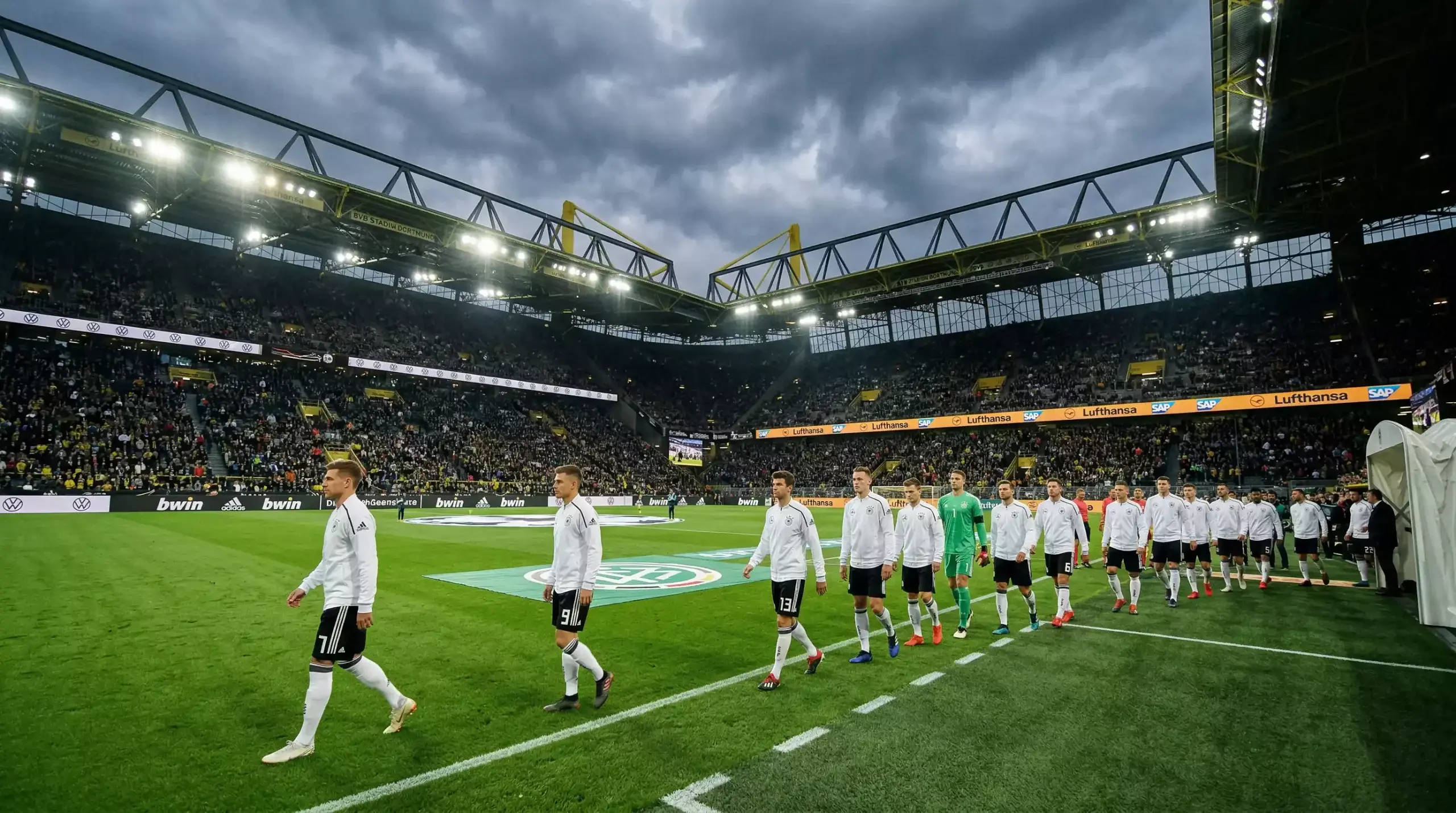 A német labdarúgó-válogatott fehér mezben a VB 2026 előkészületei során