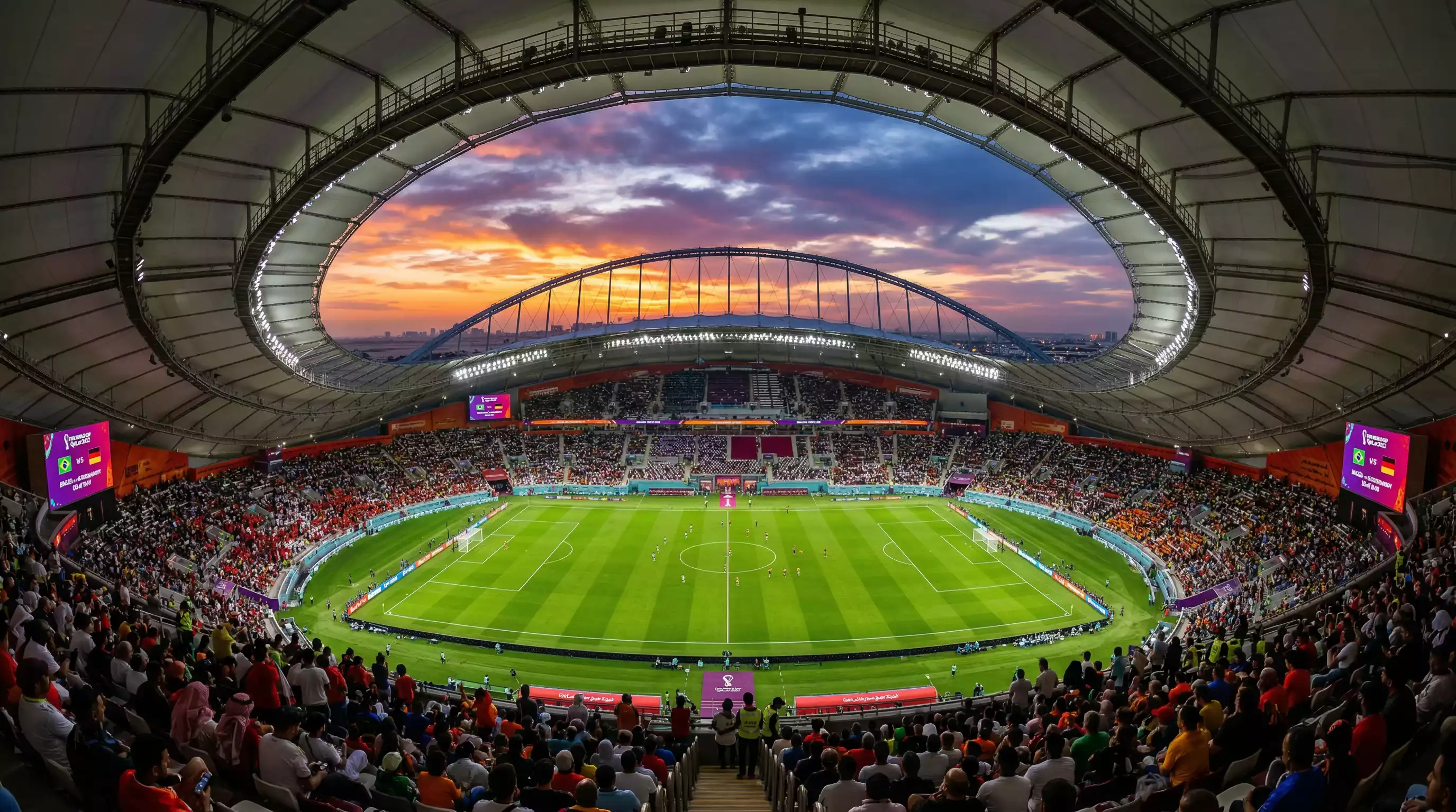 Modern futballstadion panorámája napnyugtakor, telt házas lelátókkal a VB 2026 helyszínén